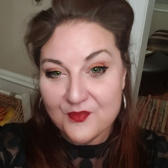 Meet your Posher, Catherine - Picture 1 of 1